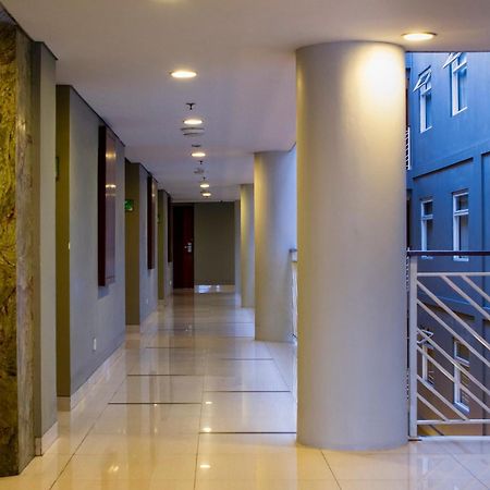Primebiz Hotel Kuta Кута Екстериор снимка