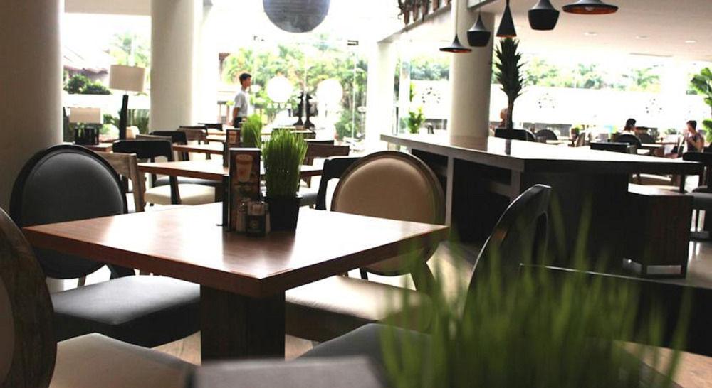 Primebiz Hotel Kuta Кута Екстериор снимка