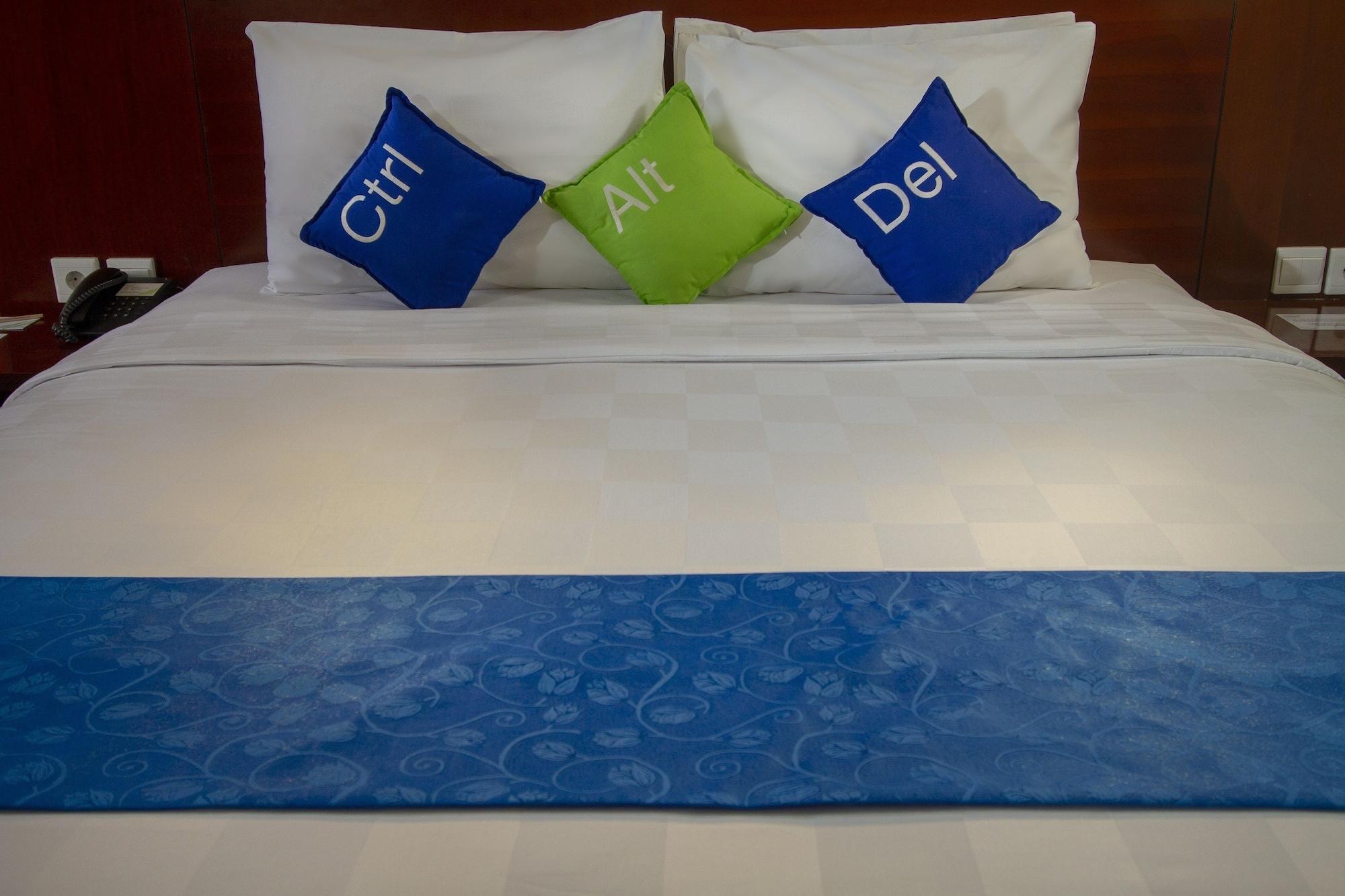 Primebiz Hotel Kuta Кута Екстериор снимка