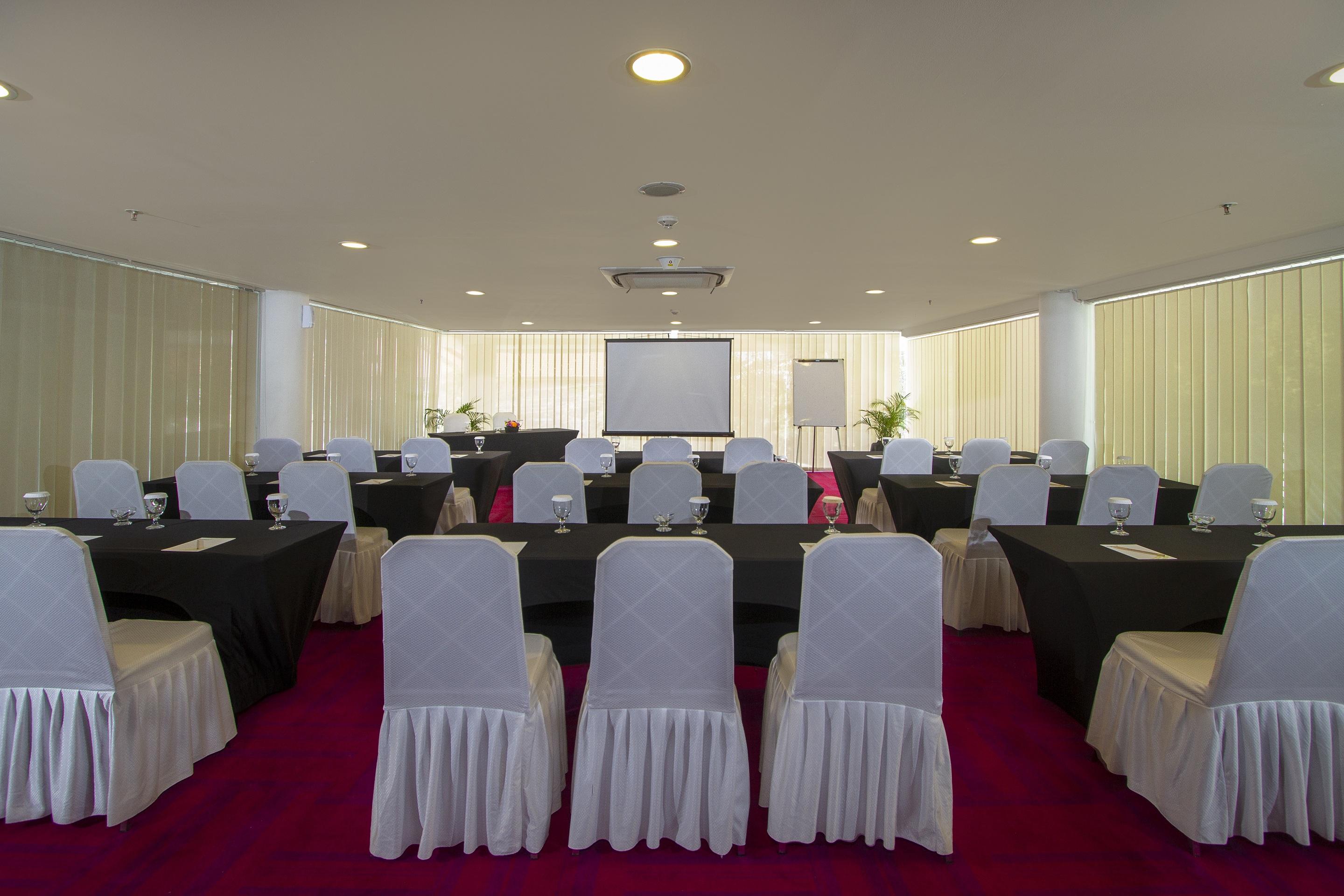 Primebiz Hotel Kuta Кута Екстериор снимка
