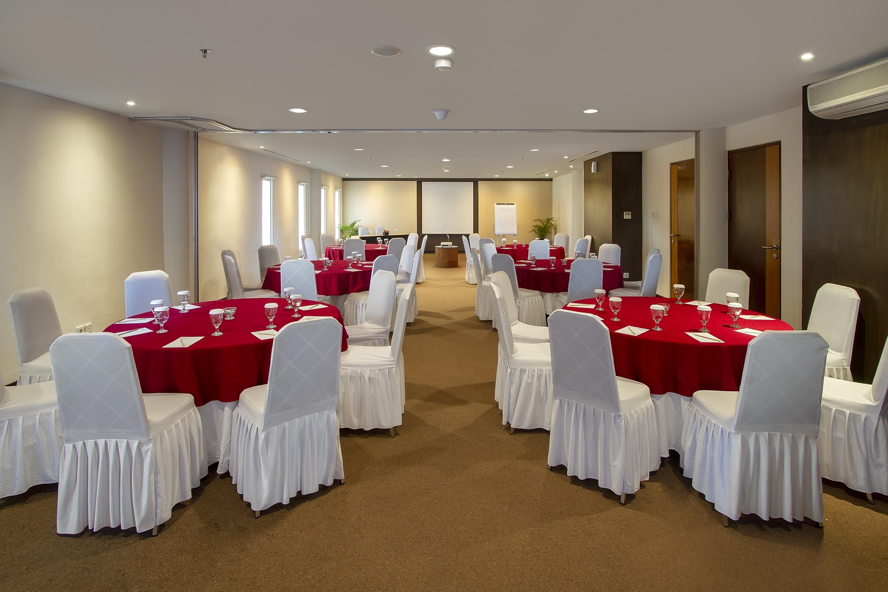 Primebiz Hotel Kuta Кута Екстериор снимка