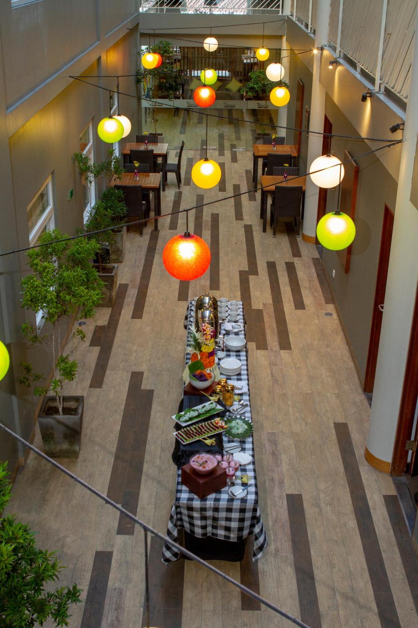 Primebiz Hotel Kuta Кута Екстериор снимка